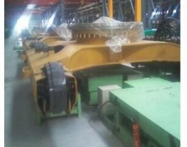 Hydraulic lifting table for transferring the excavator upper part assembly line